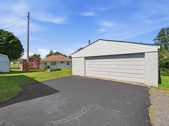 2nd image of 301 Lilly Chapel Rd