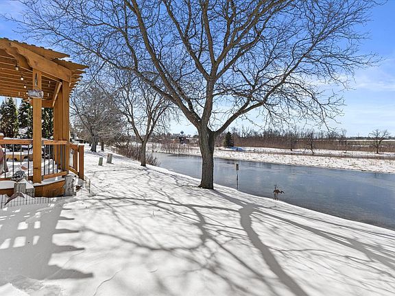 4th image of W179N9773 Riversbend CIRCLE WEST West