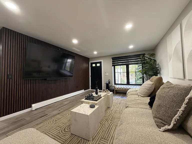 134 S 12th Ave — Photo 5