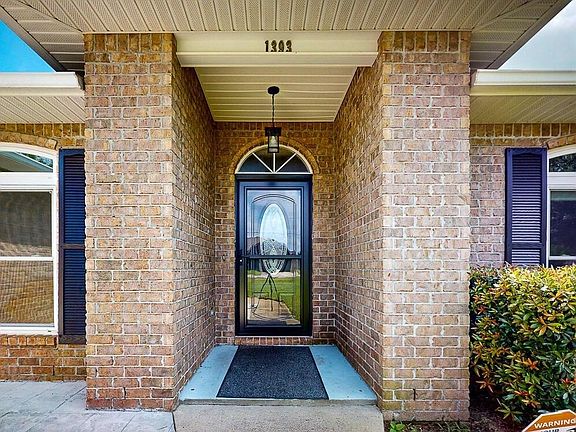 3rd image of 1393 Joseph Cir