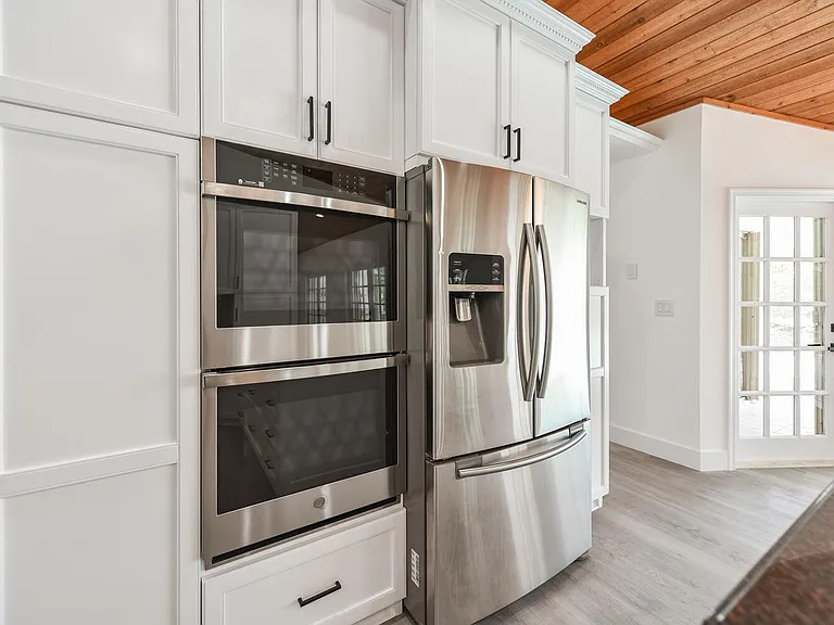 3185 Saint James Dr — Photo 14