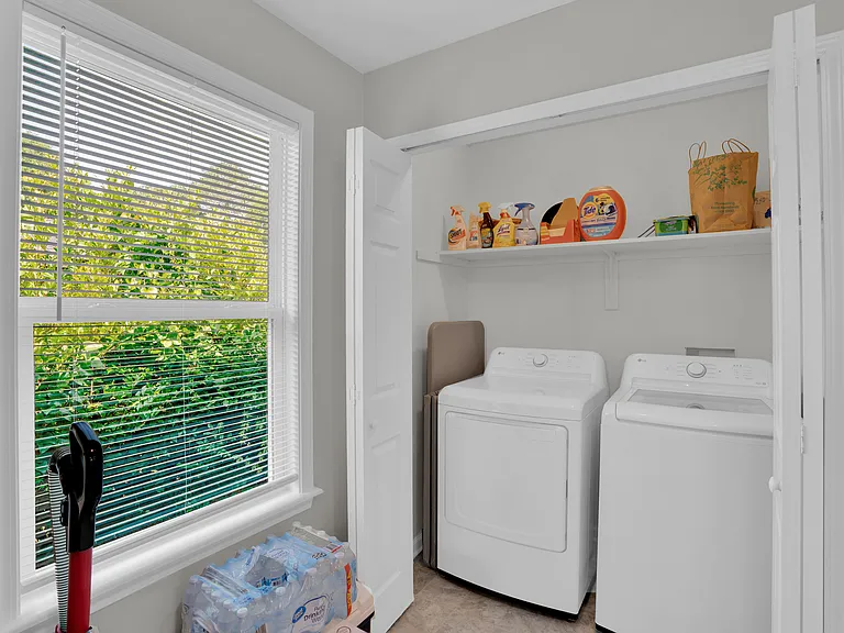 1016 Arlington St — Photo 11
