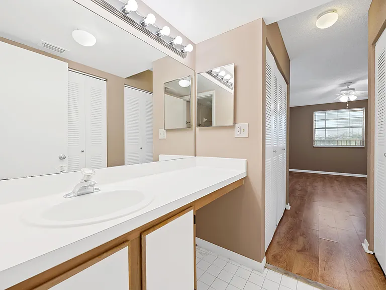 2861 N Oakland Forest Dr #202 — Photo 14