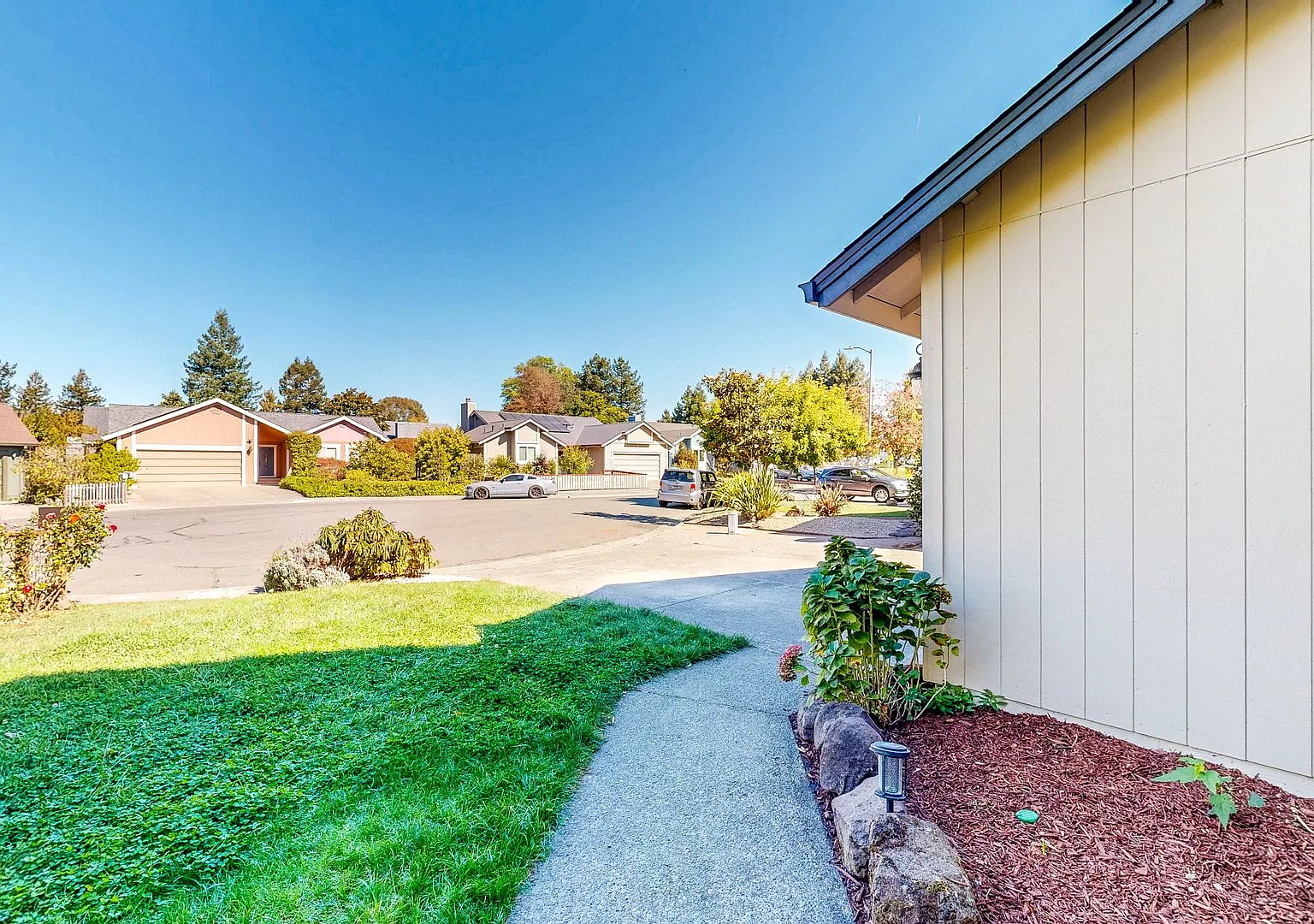 Immaculate 3 Bedroom, 2.5 bath home with office, 2 car garage & beautiful private large outdoor s... — Photo 4