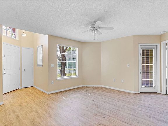4th image of 413 Fountainhead Cir Unit 131