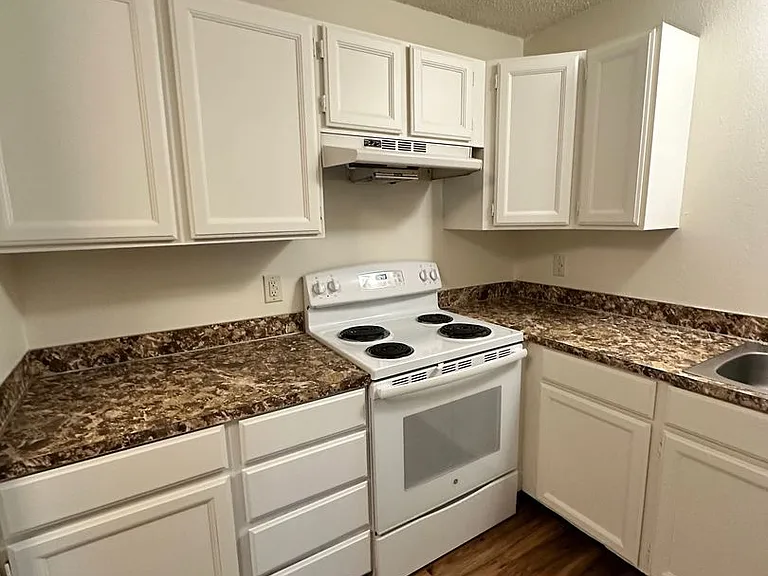 509 N Black Ave #1-8 — Photo 14