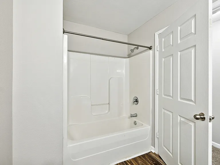 Bathtubs with modern finishes