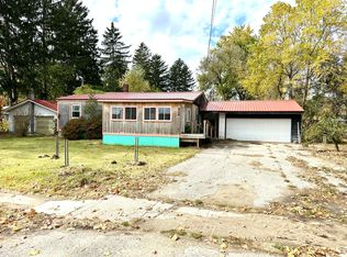 804 S Main St, Crystal, MI 48818