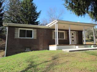 114 Hartzell Rd, Zelienople, PA 16063