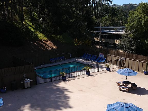 3rd image of 2161 Whitman Way #13