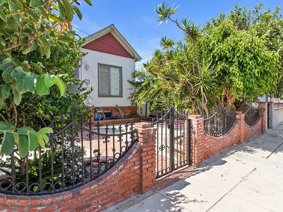 331 W 13th St