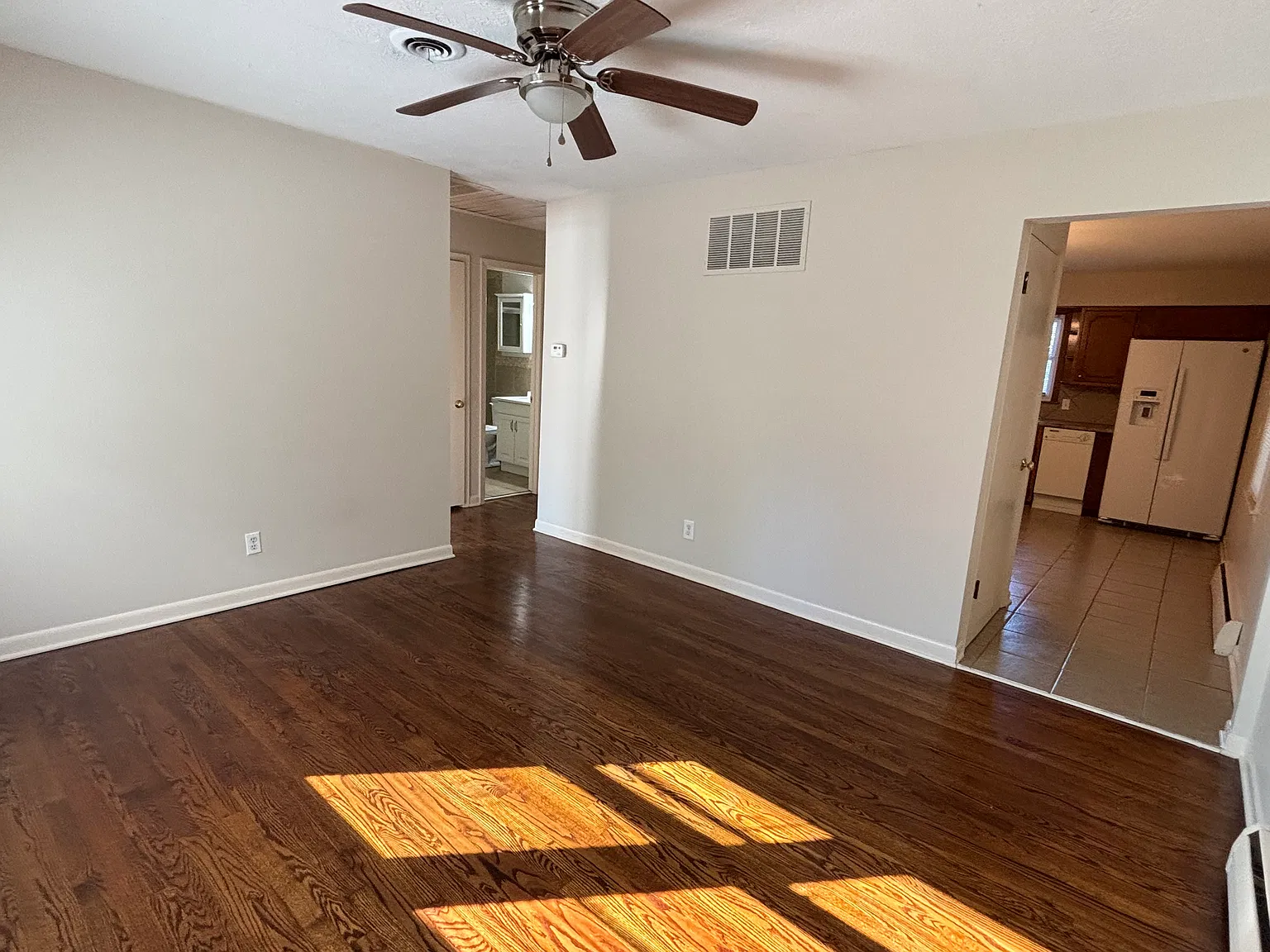 2 bed, 1100 sqft, $1,500 — Photo 3