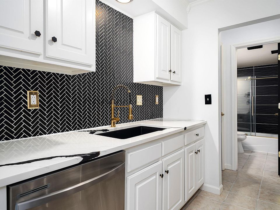 1st image of 2407 Arlington Cres APT D