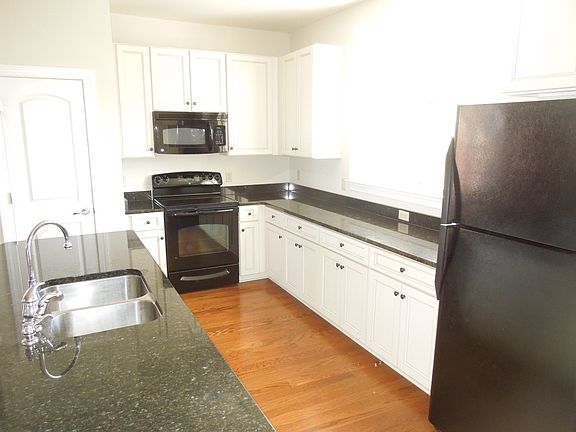 2nd image of 128 Steinbeck Way APT L