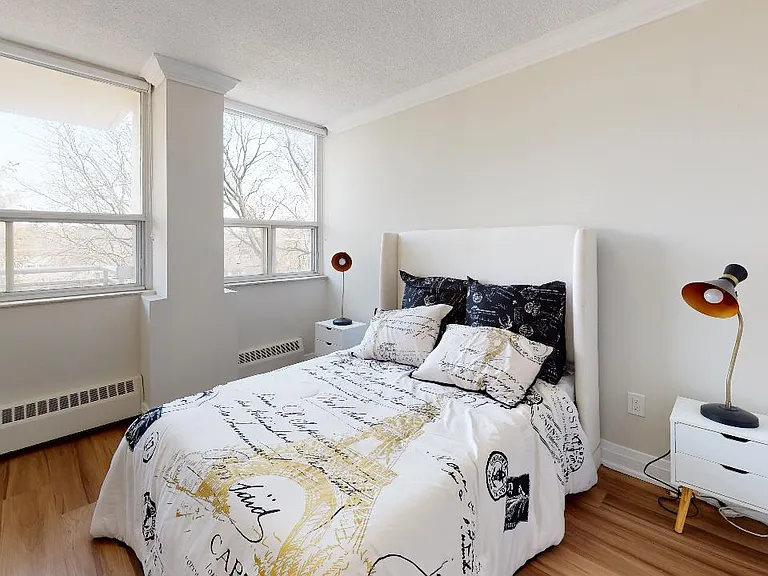 150 Allan St — Photo 4