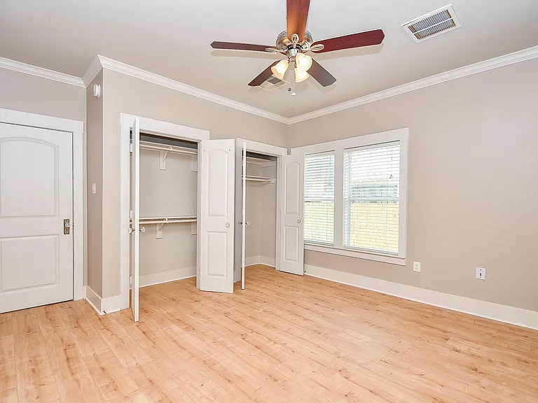 1307 Walton St — Photo 16