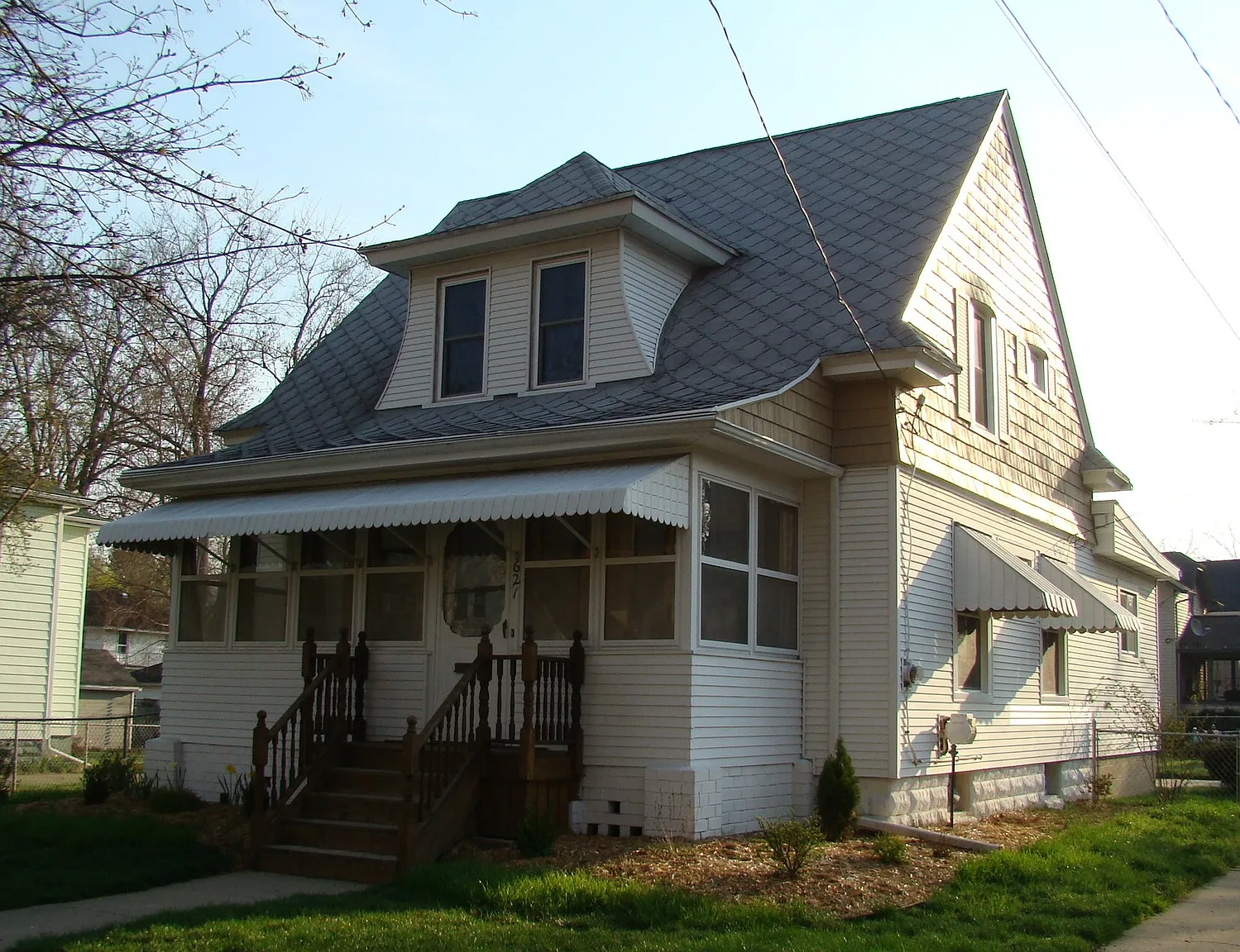621 Edgewood St photo 1