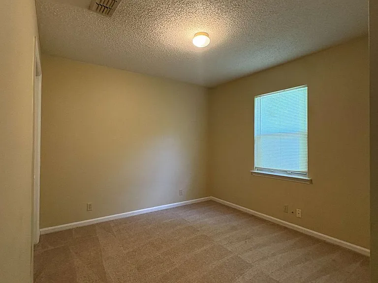 233 W Lakemont Dr #B — Photo 3