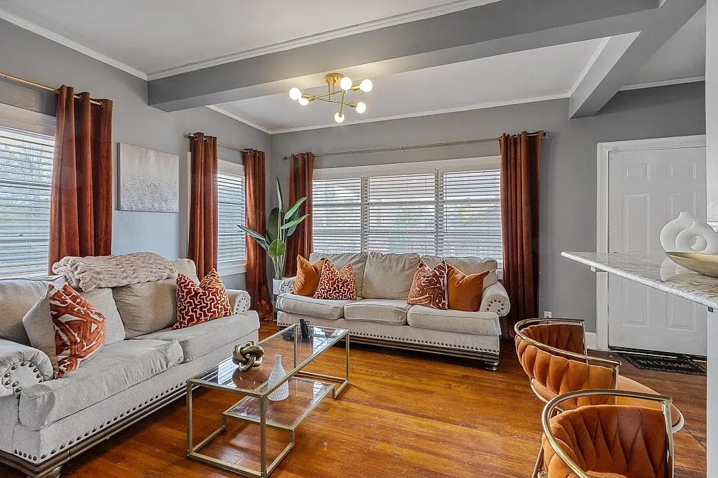 4 bed, $3,200 — Photo 2