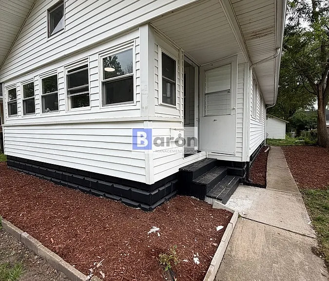 526 S 28th St — Photo 12