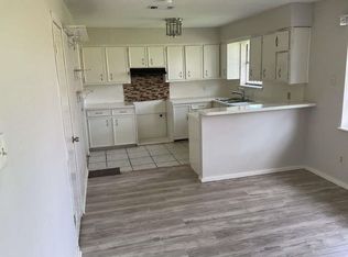 117 Bastrop St, Angleton, TX 77515