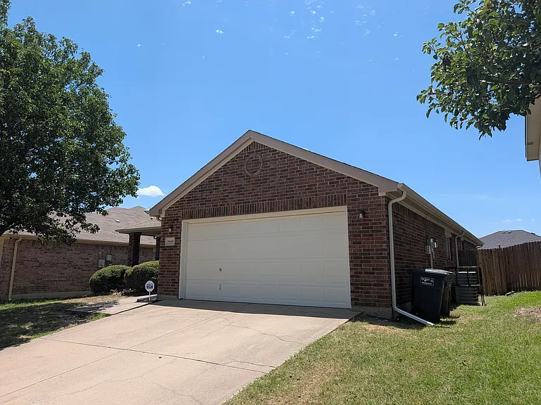 9949 Sparrow Hawk Ln — Photo 2
