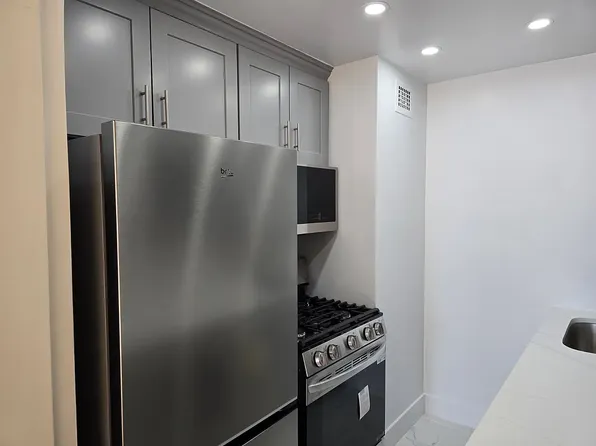 310 East 46th Street image 5 of 11