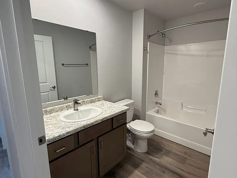204 E Express Way — Photo 5