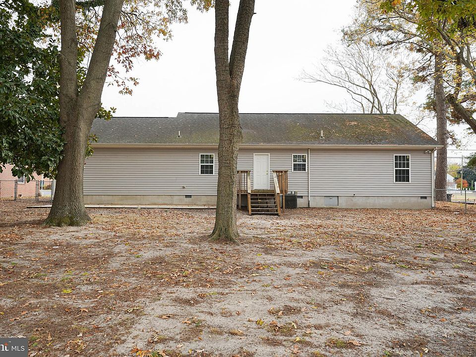 2nd image of 1204 Emerson Ave