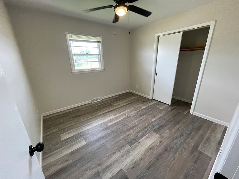 2207 Clark Ln — Photo 12