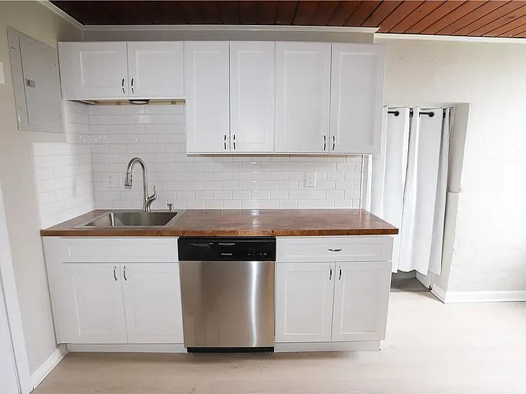 305 Chestnut St — Photo 19
