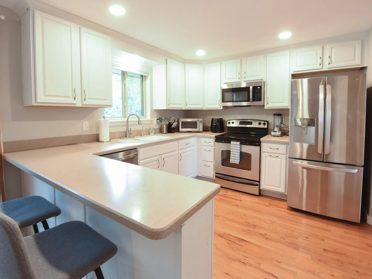 3 bed, 1358 sqft, $2,900 — Photo 4