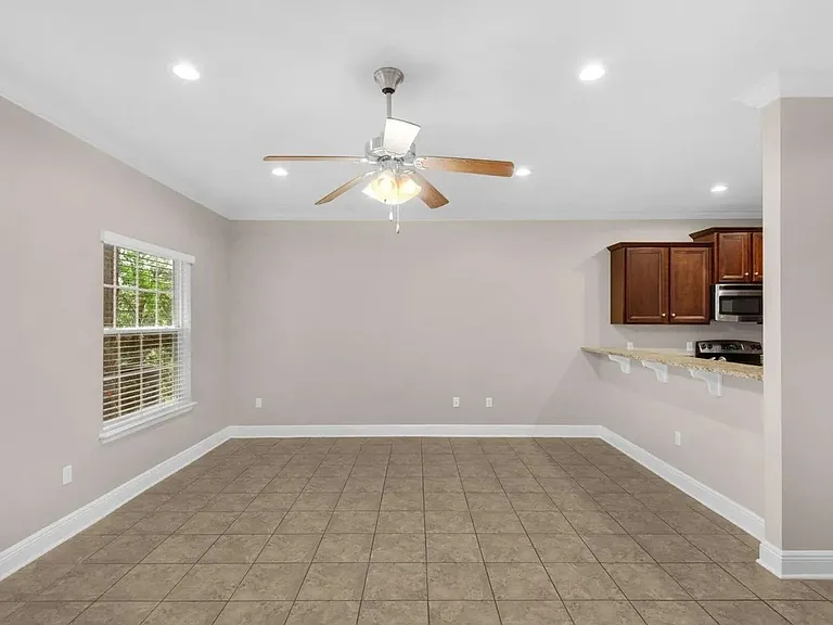17 W Shady Oaks Ln #C — Photo 5