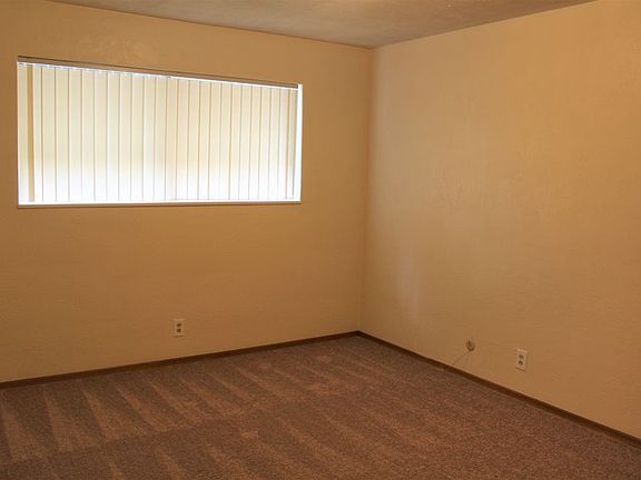 4th image of 218 Leslie Ave