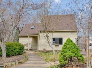 304 Starcrest Rd, Charlottesville, VA 22902