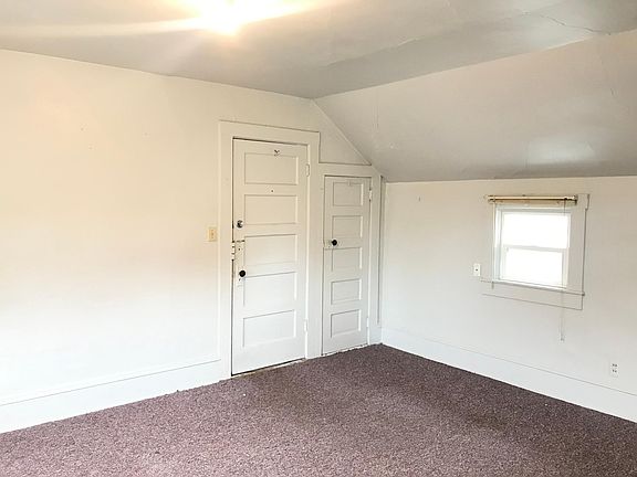 Living/bedroom - Front door & closet