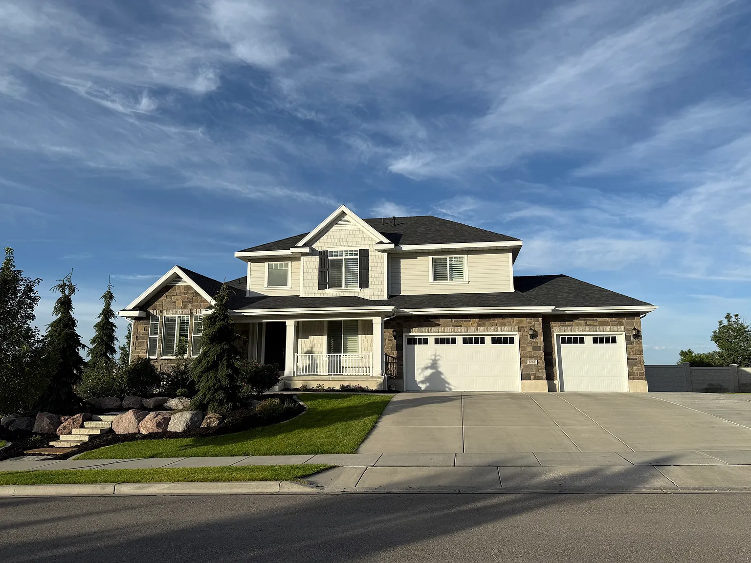 4 bed, 3.5 bath, 4011 sqft, $4,850 — Photo 1