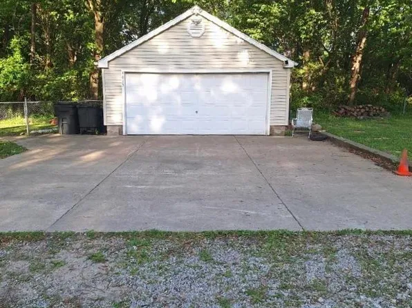 1615 Bloomington Rd, East Peoria, IL 61611