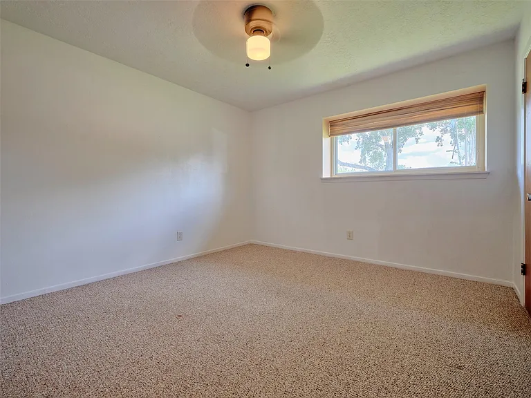 1018 Shawnee St — Photo 19
