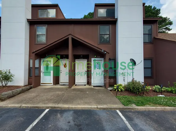 2104 Point Hollow Ct #1, Virginia Beach, VA 23455