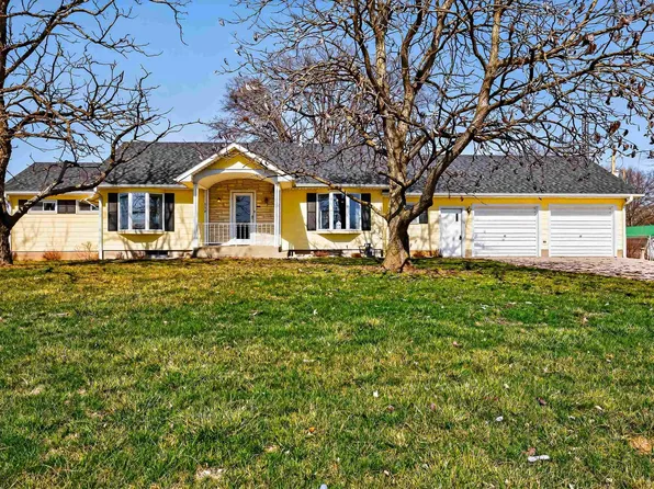 554 W 15th St, Horton, KS 66439