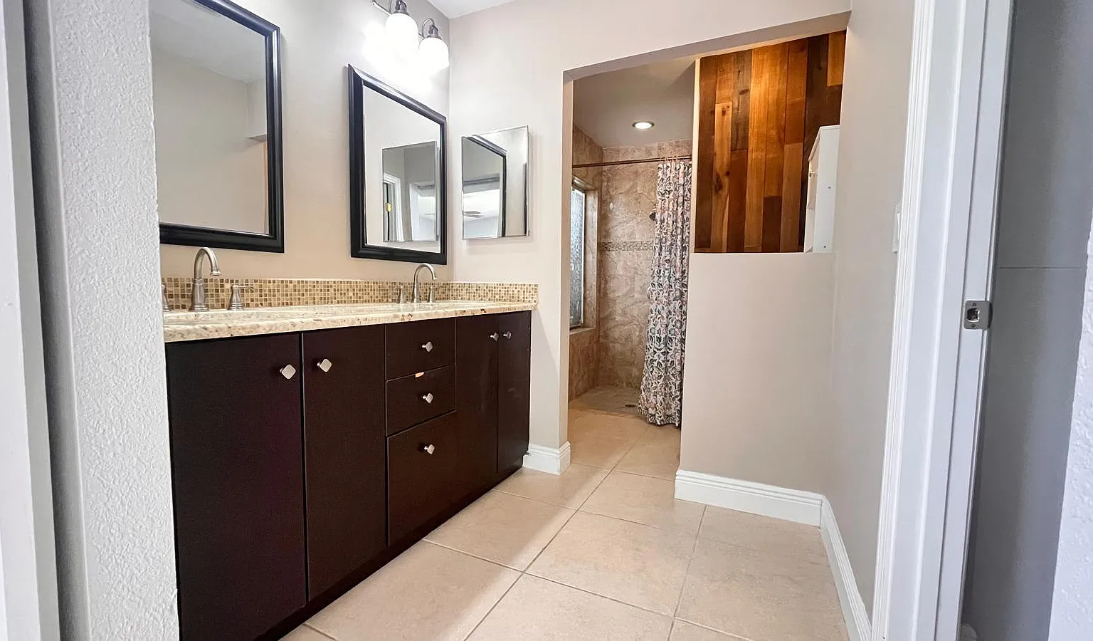 3 bed, 2.0 bath, 1761 sqft, $3,450 — Photo 4