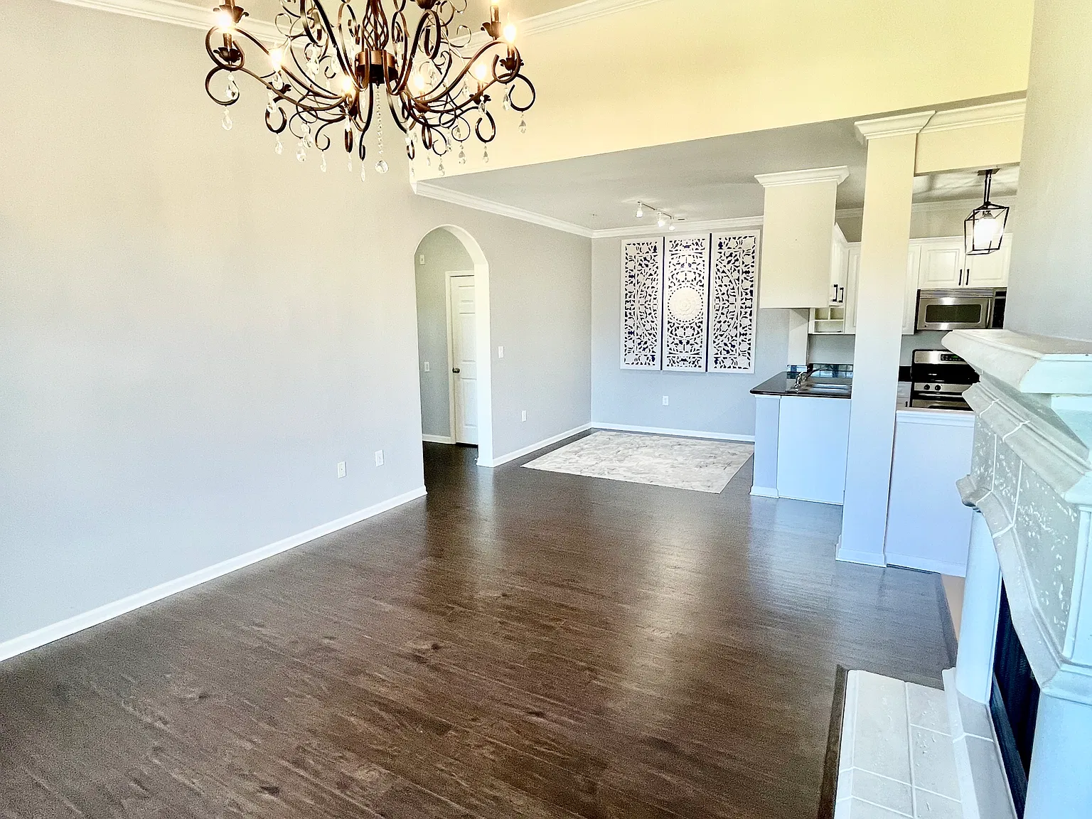 3 bed, 1350 sqft, $2,750 — Photo 2
