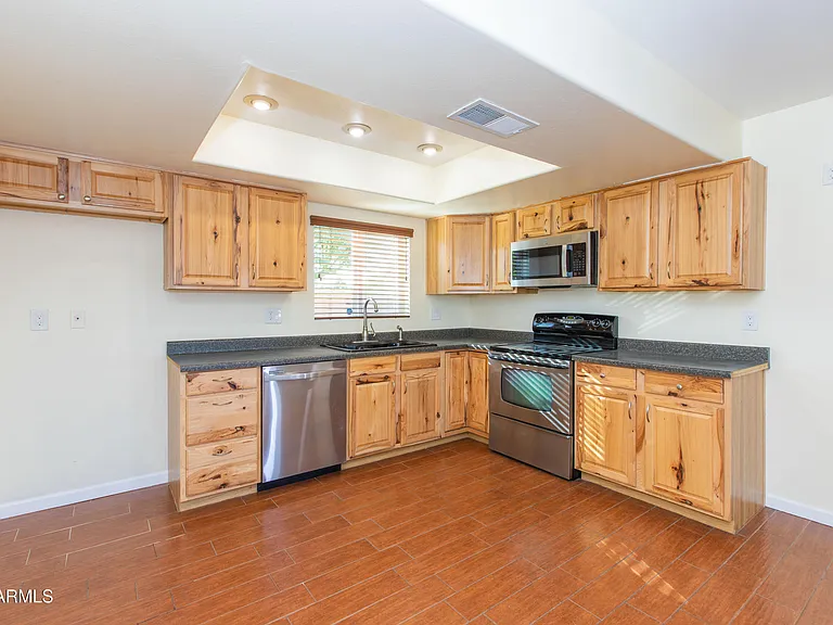 1813 E Ellis Dr — Photo 25