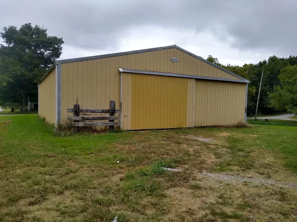 10 North St, New Burnside, IL 62967