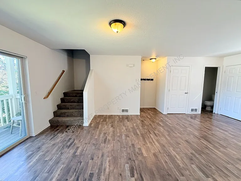 327 Olive St #C — Photo 8