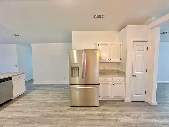 5th image of 3304 Village Green Dr
