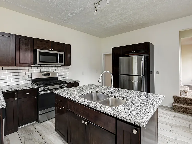 683-685 S Champion Ave #685 — Photo 9