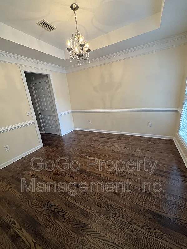 3 bed, 3.0 bath, 2400 sqft, $2,475 — Photo 3