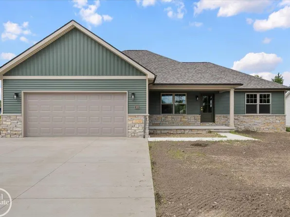 211 N Carney Rd, Saint Clair, MI 48079